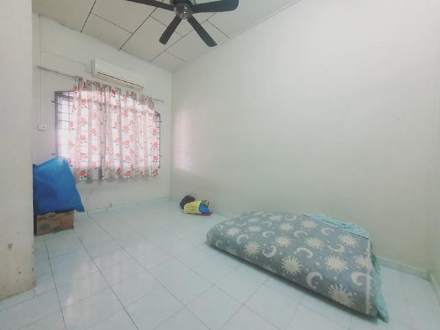 Terraced House for sale in Malaka