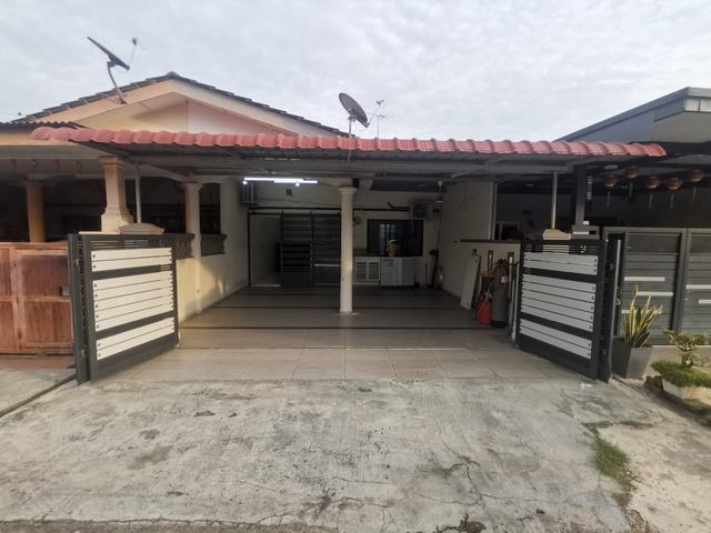 Terraced House for sale in Malaka