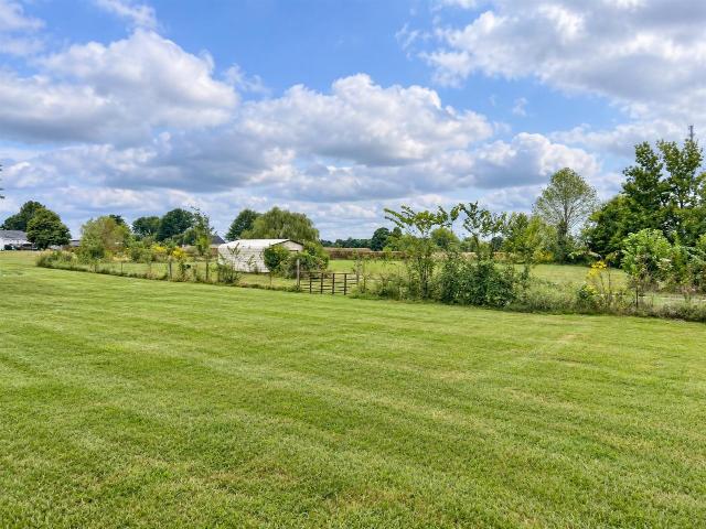House for sale in Hadley, Bowling Green