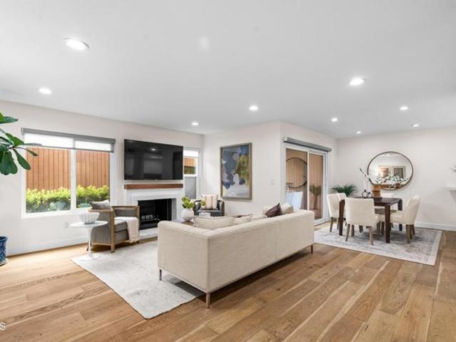 Townhouse for sale in Pasadena, California