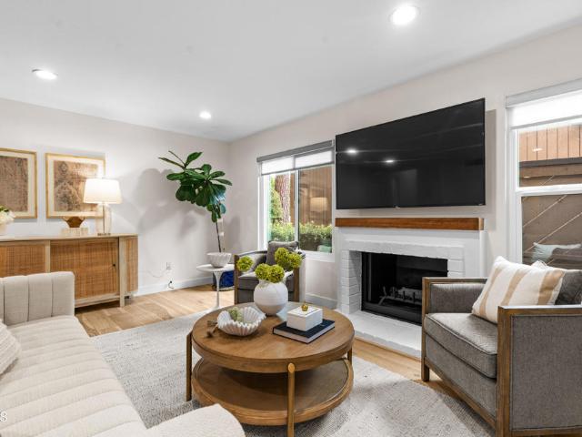 Townhouse for sale in Pasadena, California