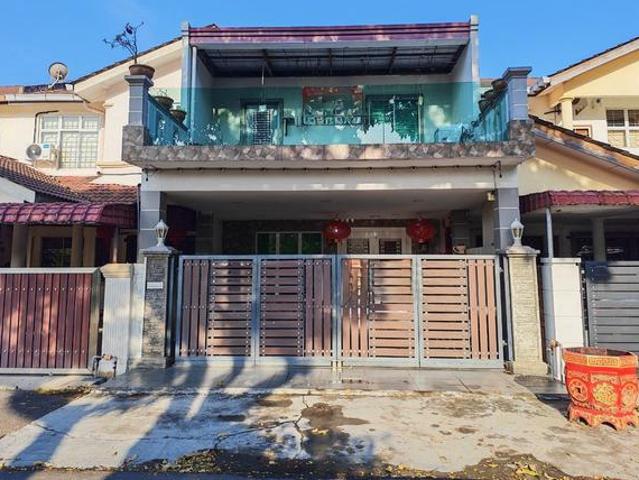 Terraced House for sale in Malaka