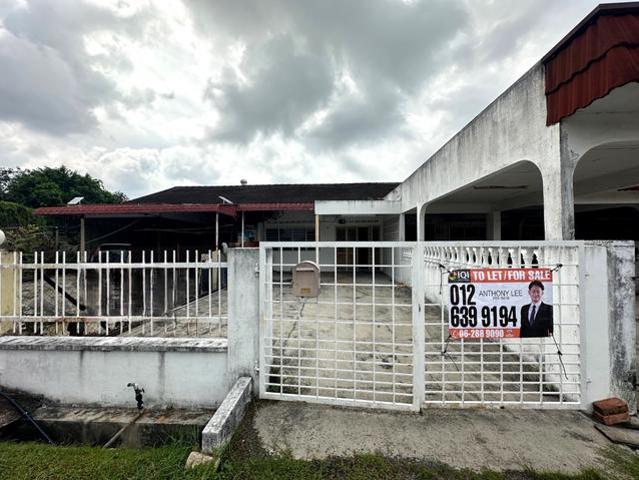 Terraced House for sale in Malaka