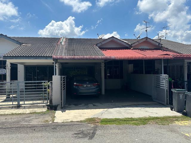 Terraced House for sale in Malaka