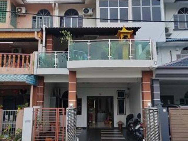 Terraced House for sale in Malaka