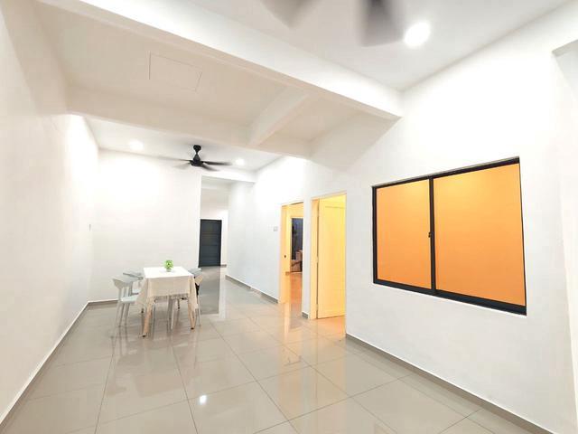 Terraced House for sale in Malaka