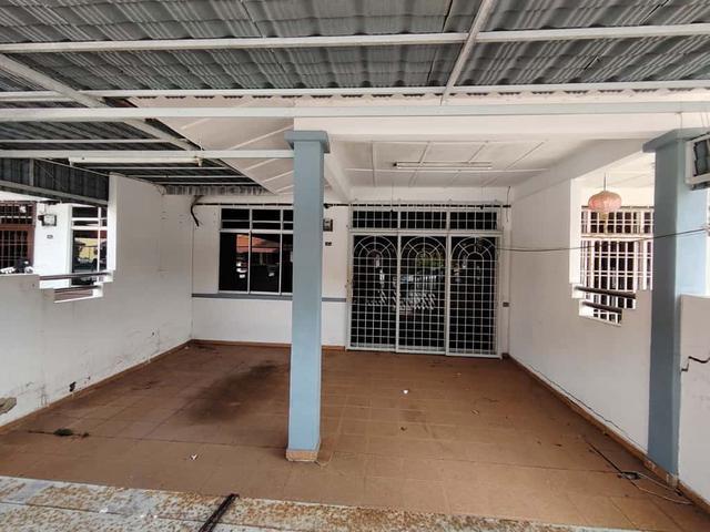 Terraced House for sale in Malaka