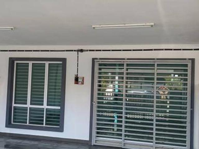Terraced House for sale in Malaka