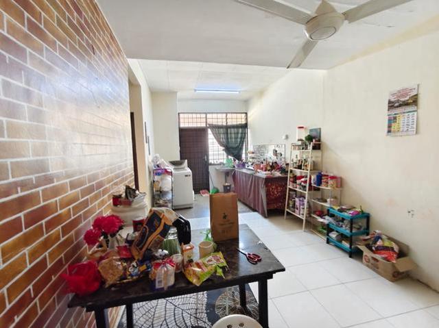 Terraced House for sale in Malaka
