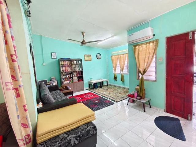 Terraced House for sale in Malaka