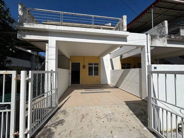Townhouse for sale in Malaka