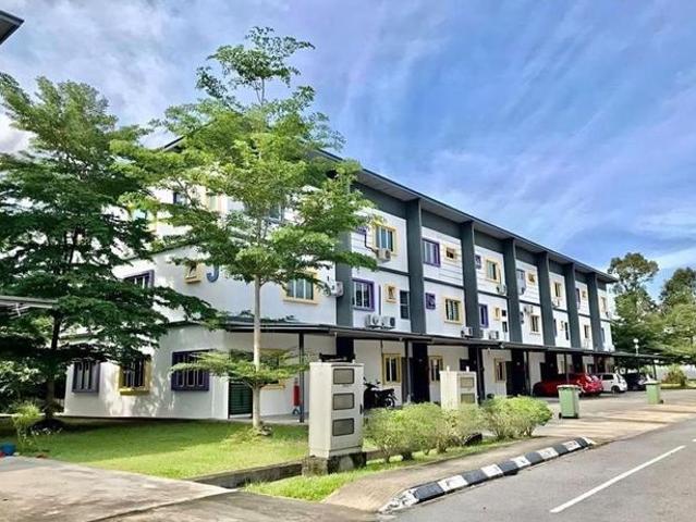 Townhouse for sale in Kota Samarahan, Bahagian Samarahan