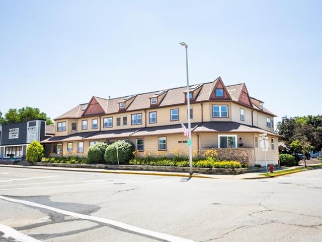 Condo for sale in Pewaukee, Wisconsin