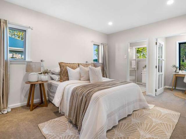 House for sale in Chaslands, Canterbury