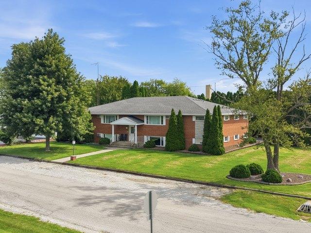 House for sale in Grant Park, Illinois