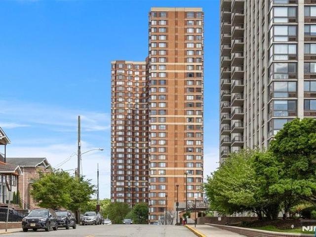 Condo for sale in Fort Lee, New Jersey