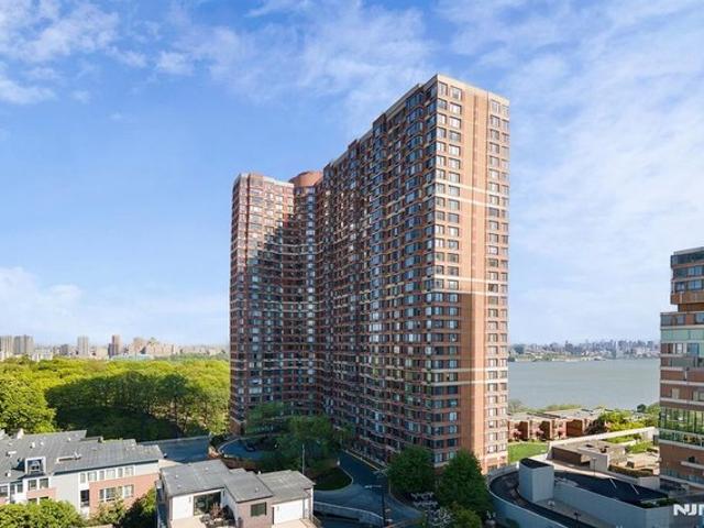 Condo for sale in Fort Lee, New Jersey