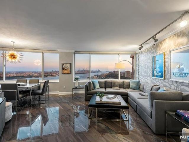 Condo for sale in Fort Lee, New Jersey
