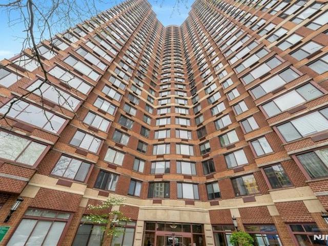 Condo for sale in Fort Lee, New Jersey