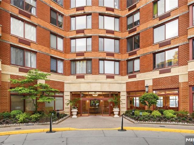 Condo for sale in Fort Lee, New Jersey
