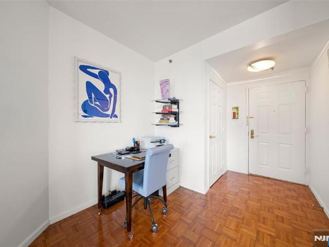 Condo for sale in Fort Lee, New Jersey
