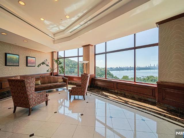 Condo for sale in Fort Lee, New Jersey