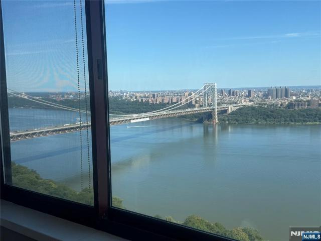 Condo for sale in Fort Lee, New Jersey