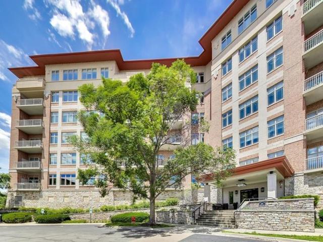 Condo for sale in Wheeling, Illinois