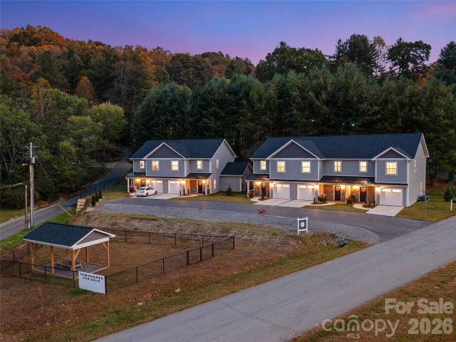 Townhouse for sale in Yancey, North Carolina