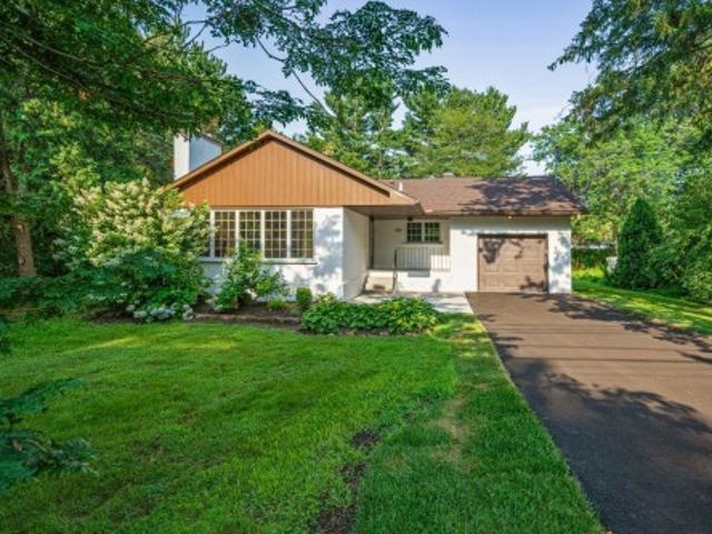 House for rent in Baie-D'Urfé, Montréal (région administrative)