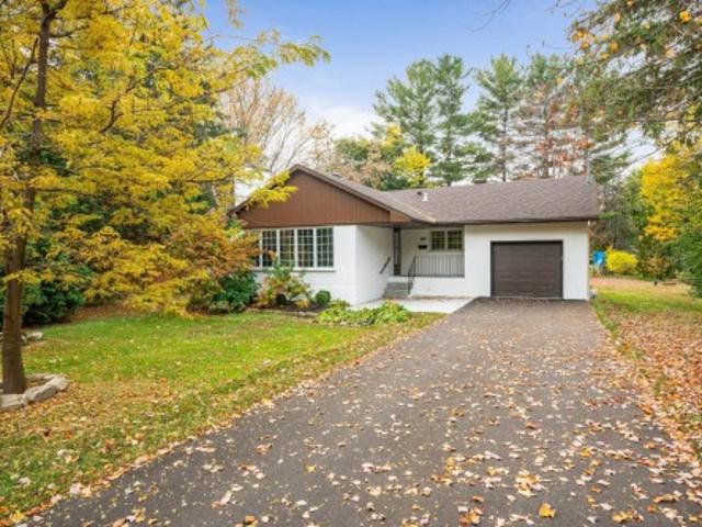 House for rent in Baie-d'urfé, Quebec