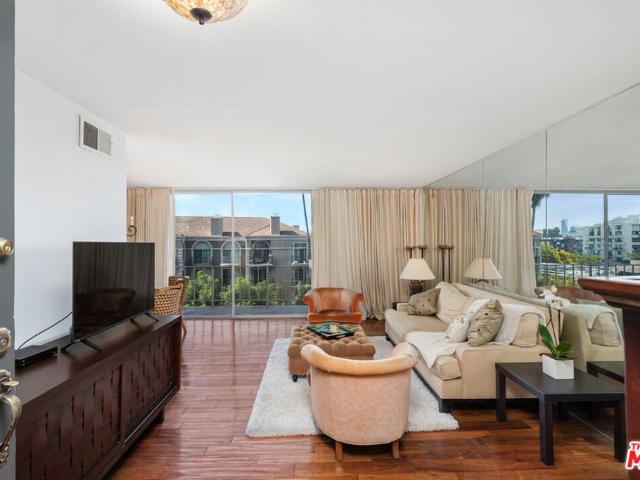 Condo for sale in Canoga Park, California