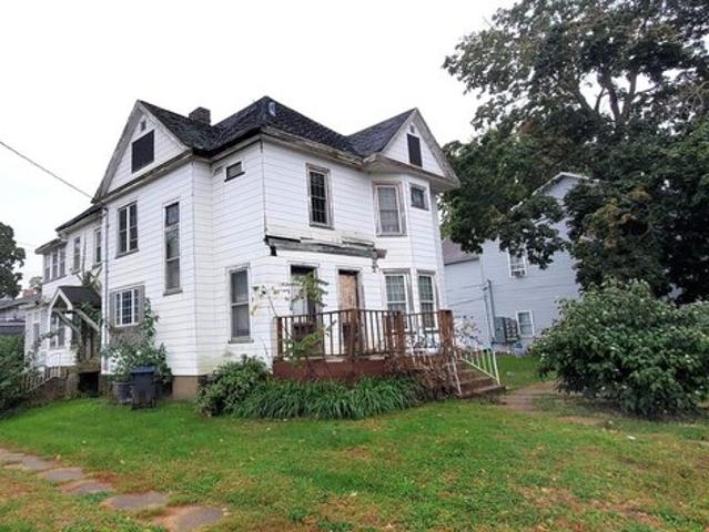 House for sale in Burlington, Des Moines County