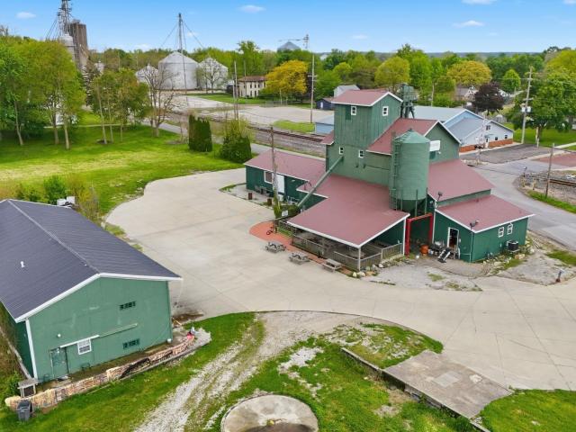 Commercial for sale in Leesburg, Indiana