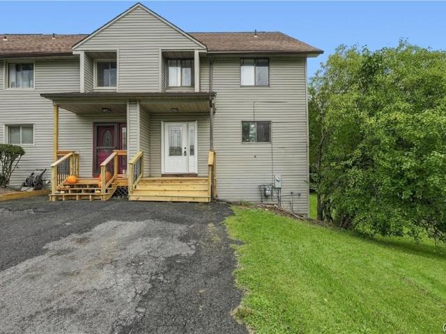 Townhouse for sale in Fairmount, Town of Camillus
