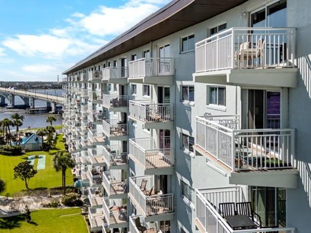 Condo for sale in Daytona Beach, Florida