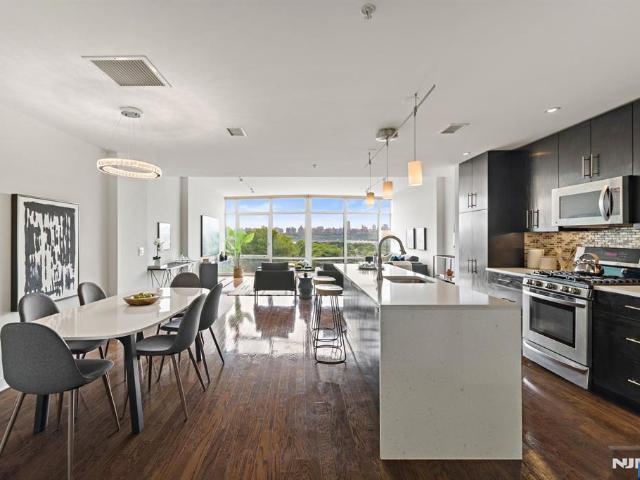 Condo for sale in Edgewater, New Jersey