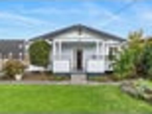 House for sale in Kelston