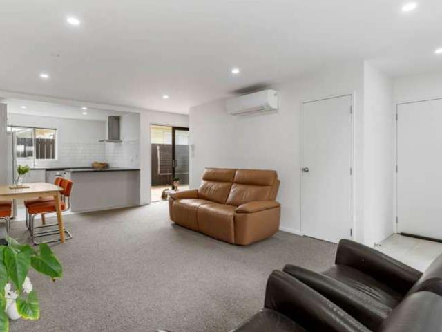 Townhouse for rent in Point England