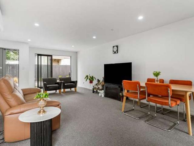Townhouse for sale in Point England
