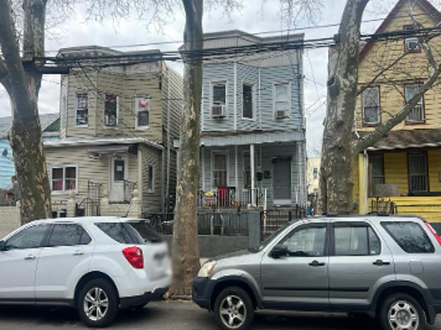 House for sale in Queens, Arverne