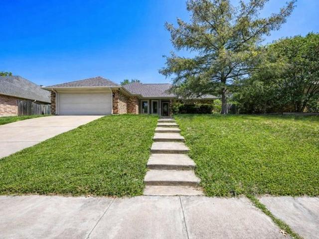 House for sale in Benbrook, Texas