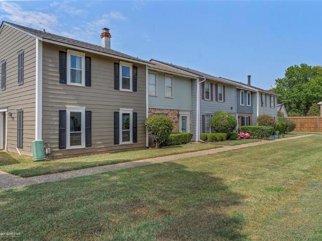 Townhouse for sale in Woodstone, Shreveport