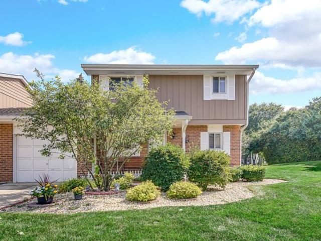 Townhouse for sale in Wheaton, Illinois
