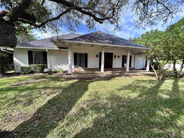 House for sale in Henderson, Texas