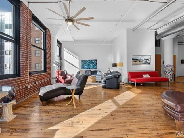 Condo for sale in Saint Louis