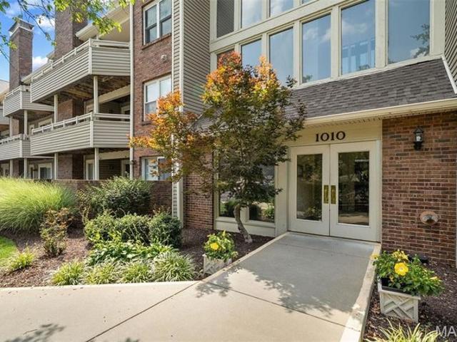Condo for sale in Creve Coeur, Missouri