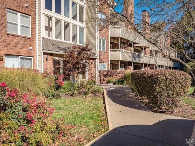 Condo for sale in Creve Coeur, Missouri