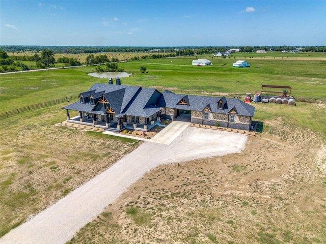 House for sale in Wills Point, Texas