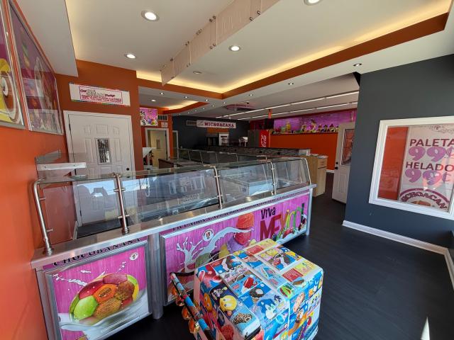 Commercial for sale in East Side, Chicago